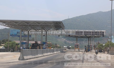 Lạ lùng hầm đường bộ một nơi, đặt trạm thu phí một nẻo