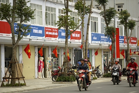 Đường Lê Trọng Tấn: Không chỉ biển hiệu mà cả màu sơn nhà cũng &quot;đồng bộ&quot;
