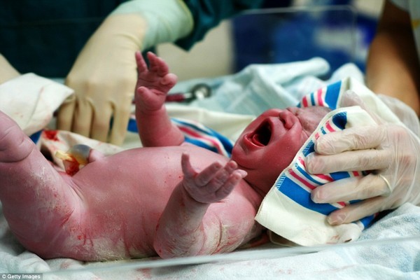 Từ 1/6, mọi trẻ sinh ra đều được cấp &quot;số định danh cá nhân&quot; dùng cả đời