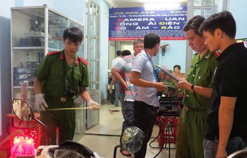 Cơ quan chức năng tiến hành khám nghiệm hiện trường