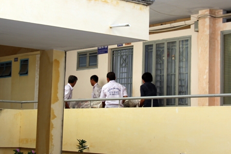 Bí ẩn xác ông Tây đang phân hủy ở khu chung cư