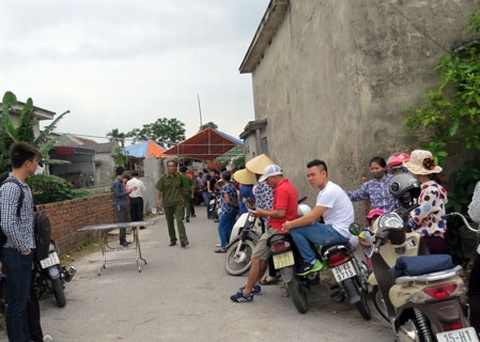 Kinh hoàng bé gái 11 tuổi bị sát hại dã man trước sân nhà