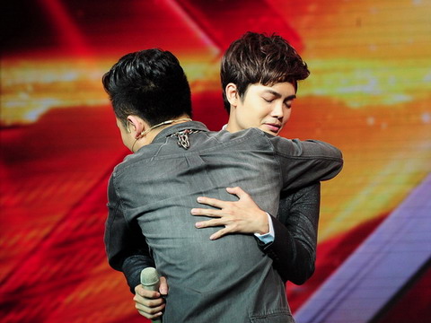 X-Factor: Lặng người nghe 'Hoàng tử buồn' Tuấn Phương hát về mẹ