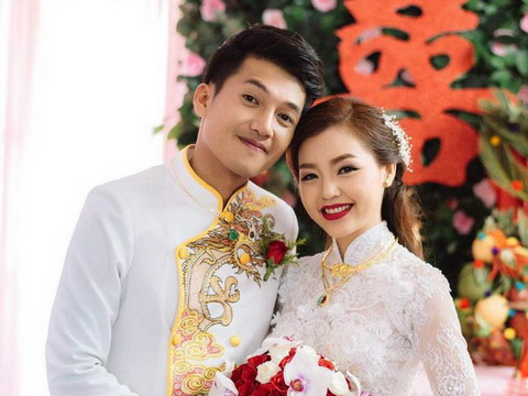 Quang Tuấn – Linh Phi rạng rỡ ra mắt gia đình hai bên