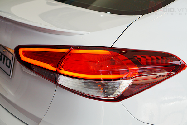 Kia Cerato 8.JPG