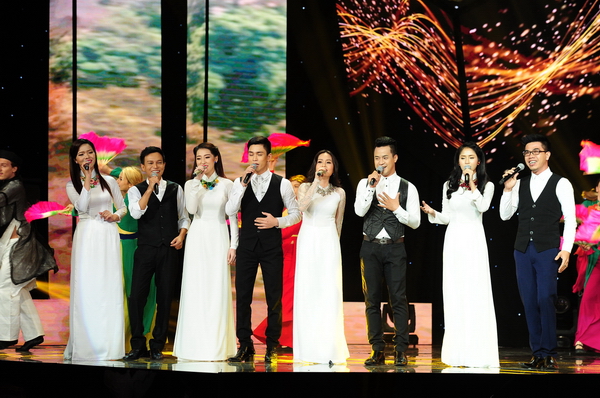 Team “chị Tư” dạt dào tình cảm với liên khúc Khúc hát ân tình