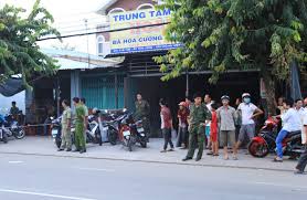 Lực lượng chức năng phong tỏa khám xét hiện trường