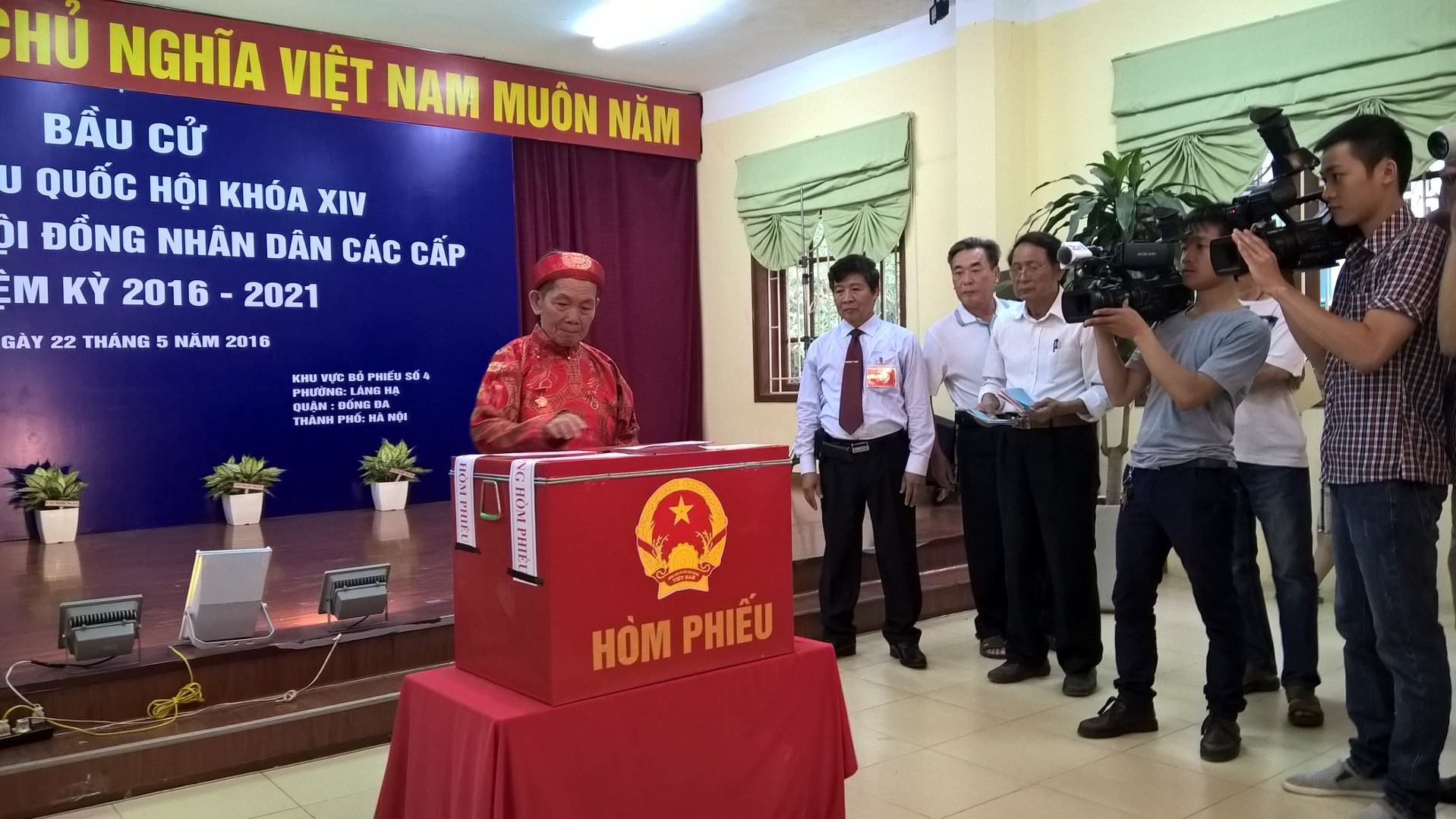 Cụ già cao tuổi nhất (sinh  năm 1924)