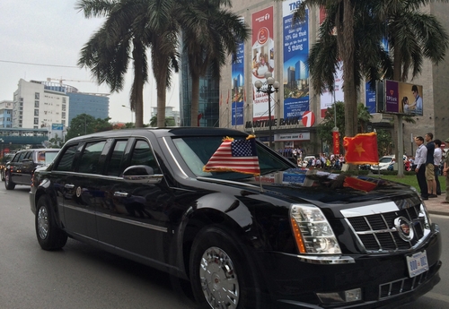 Cận cảnh đoàn xe hộ tống Tổng thống Obama