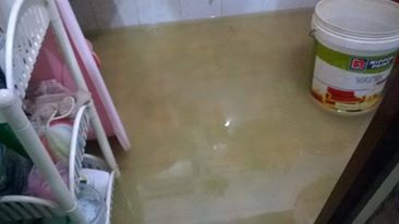Hà Nội mưa lớn, nhiều người bất lực nhìn nhà biến thành sông