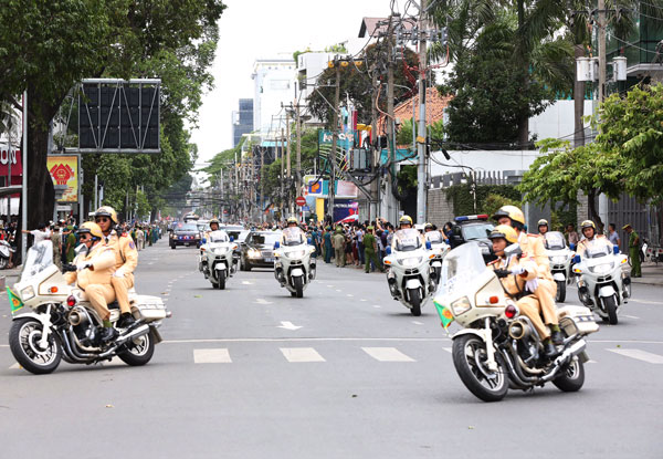 Xe chờ Tổng thống Obama trên đường ra sân bay