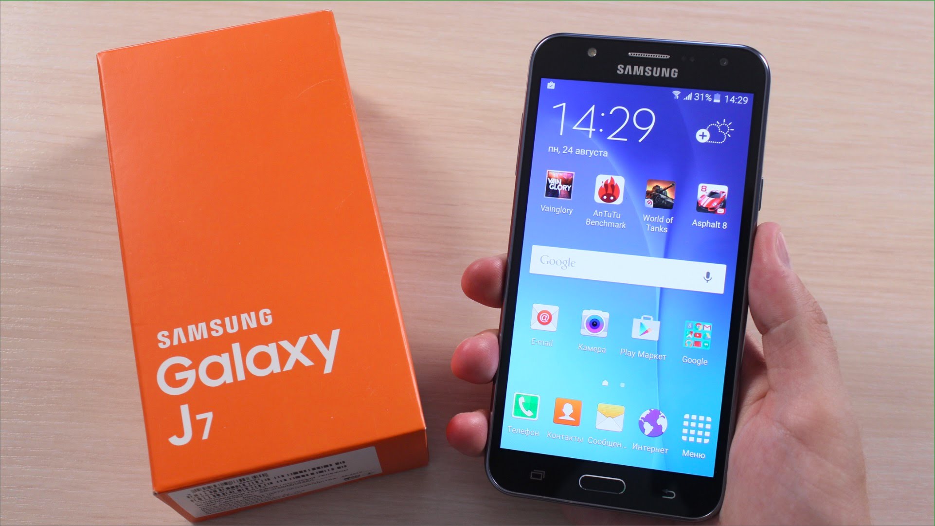 Samsung Galaxy J7 (2016) – Khó thành công do giá cao