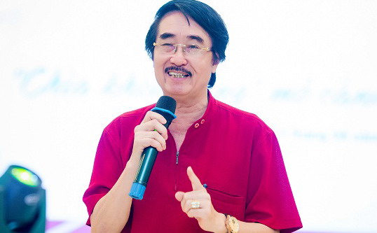 Tiến sĩ Thế Hùng ngủ xe hơi, mang tiền nhà đi làm từ thiện trí tuệ