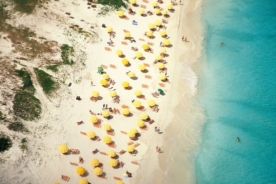 Orient, St. Martin, Pháp: Bãi biển ở hòn đảo Caribbe là một trong những nơi nổi tiếng nhất vùng. Nhiều du khách đến đây để được trở về hoàn toàn với thiên nhiên và tắm nắng. Bãi biển cũng có rất nhiều nhà hàng, quán bar và các hoạt động thể thao, giải trí.