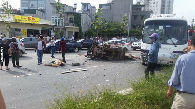 Tài xế xe ba gác bất tỉnh khi &quot;đấu đầu&quot; ô tô khách