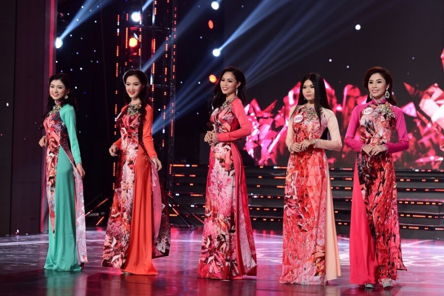 Top 30 trong phần thi Áo dài