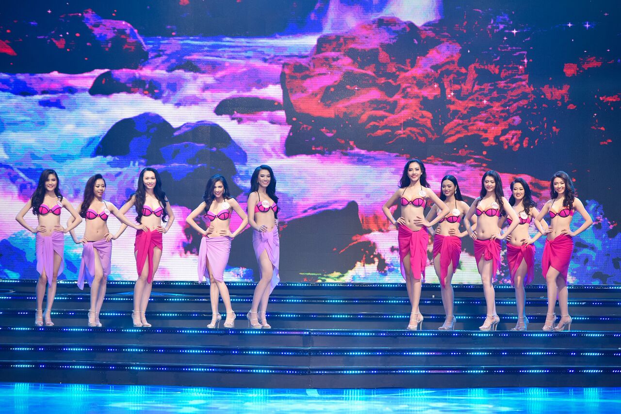 Phần thi bikini nóng bỏng
