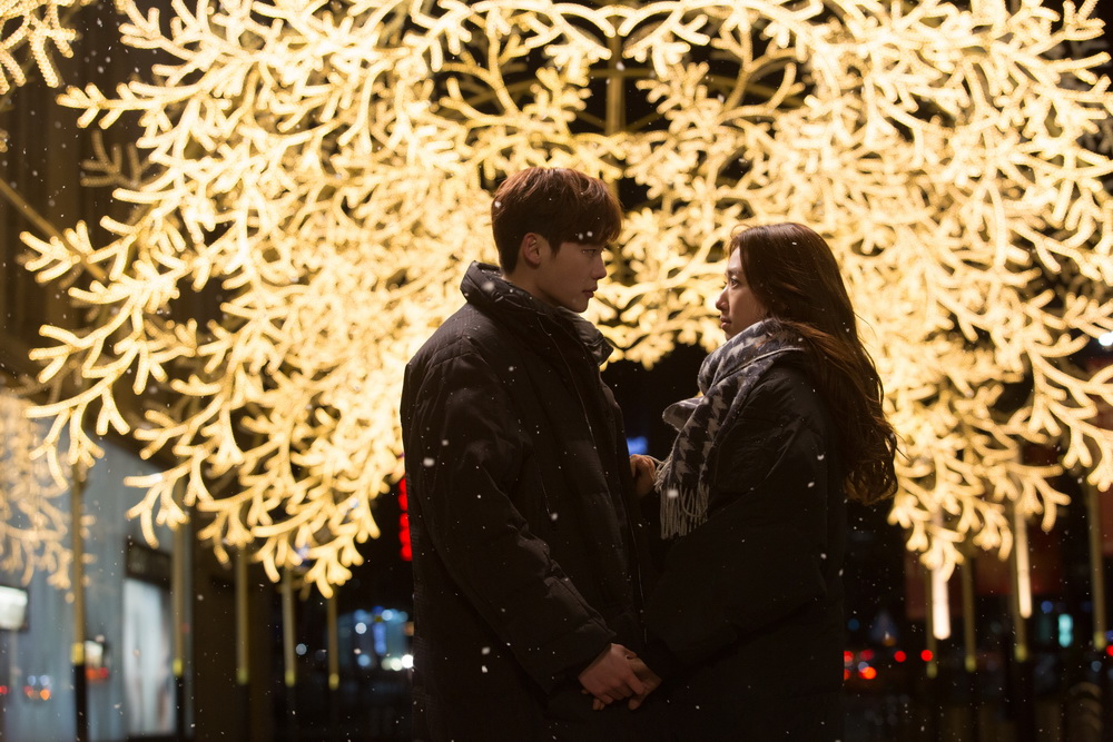Cặp đôi vàng Lee Jong Suk - Park Shin Hye tái ngộ khán giả Việt