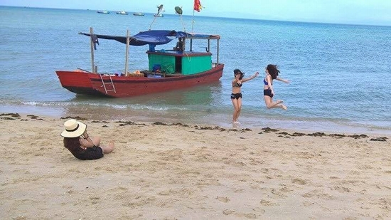 Cô Tô con đầy rong