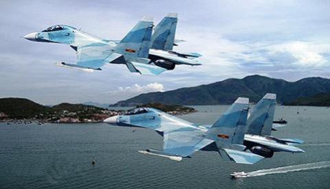 Đã tìm thấy 1 phi công SU-30 còn sống trên biển