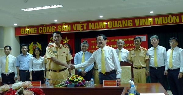 Nộp tiền phạt tại Bưu điện và nhận giấy tờ tạm giữ tại nhà
