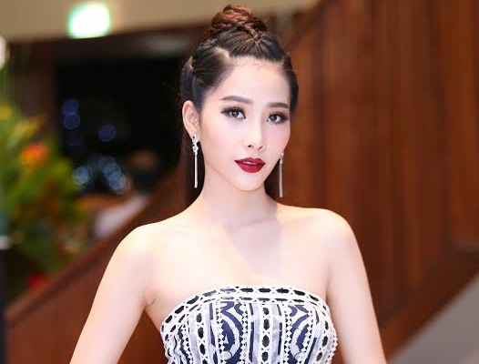 Ngỡ ngàng trước vẻ nóng bỏng, gợi cảm của Hoa khôi Nam Em