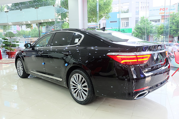 Kia-Quoris-03.jpg