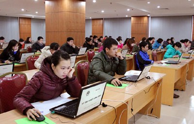 Cập nhật số liệu về tỉ lệ cán bộ, công chức &quot;cắp ô&quot;
