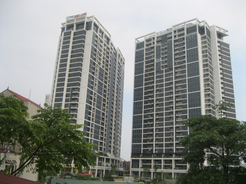 Thang máy chung cư dừng đột ngột, cư dân 'thót tim&quot;