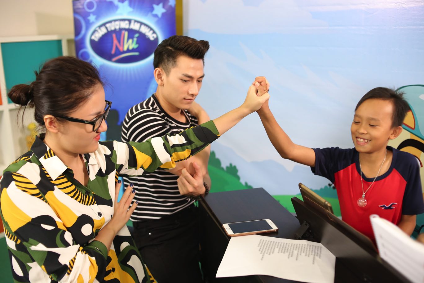 Hồ Văn Cường do cả ba giám khảo ra đề bài thách đố
