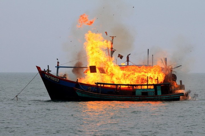 Nổ tàu đánh cá ở vùng biển Phú Quốc