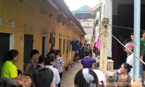2 nam thanh niên chết loã thể trong phòng trọ