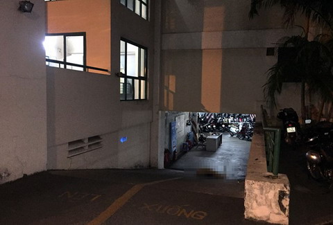Rơi từ tầng 8 chung cư, người phụ nữ ngoại quốc chết thảm