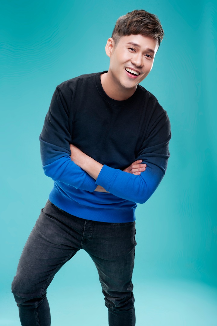 Trở lại Vietnam Idol sau một năm, Minh Trị không chỉ khiến ban giám khảo ngạc nhiên vì sự tiến bộ vượt bậc trong giọng hát, mà gout âm nhạc cùng cách xử lý bài hát văn minh đã giúp anh vượt qua nhiều đối thủ nặng ký khác có mặt trong top 12. Lãng tử, phóng khoáng và đầy năng lượng trong giọng hát lẫn cách trình diễn, Minh Trị hứa hẹn sẽ mang đến nhiều cảm hứng và trải nghiệm âm nhạc thú vị cho khán giả yêu thích chương trình.