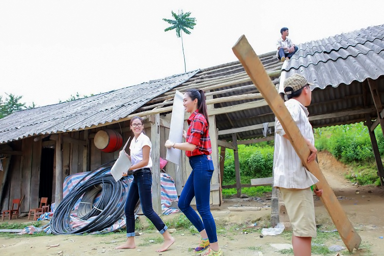 Hoa khôi Diệu Ngọc và Người đẹp Biển Nguyễn Thị Loan bắt tay thực hiện chương trình