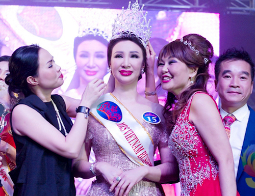 Hai người đẹp &quot;thi chui&quot; bị phạt và không công nhận danh hiệu