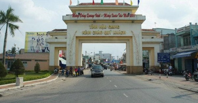 Bộ Nội vụ &quot;trả lại&quot; 3 tuổi cho Phó Chánh thanh tra Hậu Giang