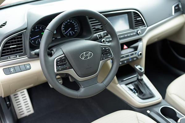 Hyundai-Elantra-2016-03.jpg