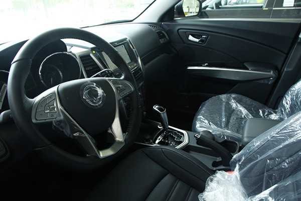 SsangYong-Tivoli-2016-2.jpg