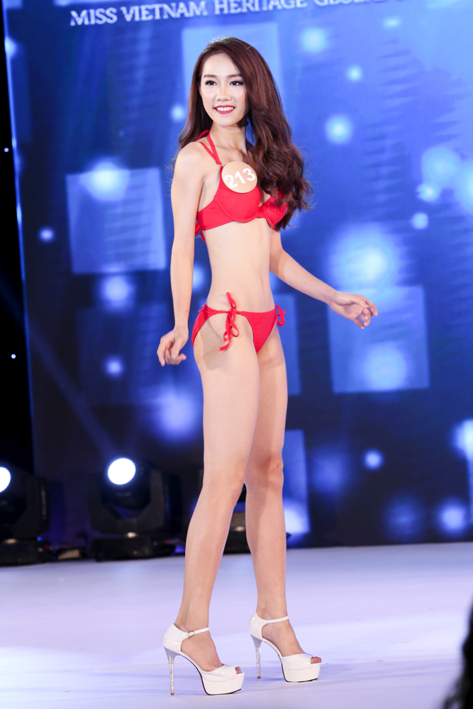 SBD 213 – Nguyễn Thị Hồng Tuyết: SN 1994, đến từ TP Hồ Chí Minh, cao 1m68, cân nặng 49kg, số đo 3 vòng: 77-56-85
