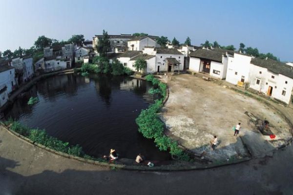 Khám phá ngôi làng &quot;bát quái&quot; chuẩn phong thủy của Trung Quốc
