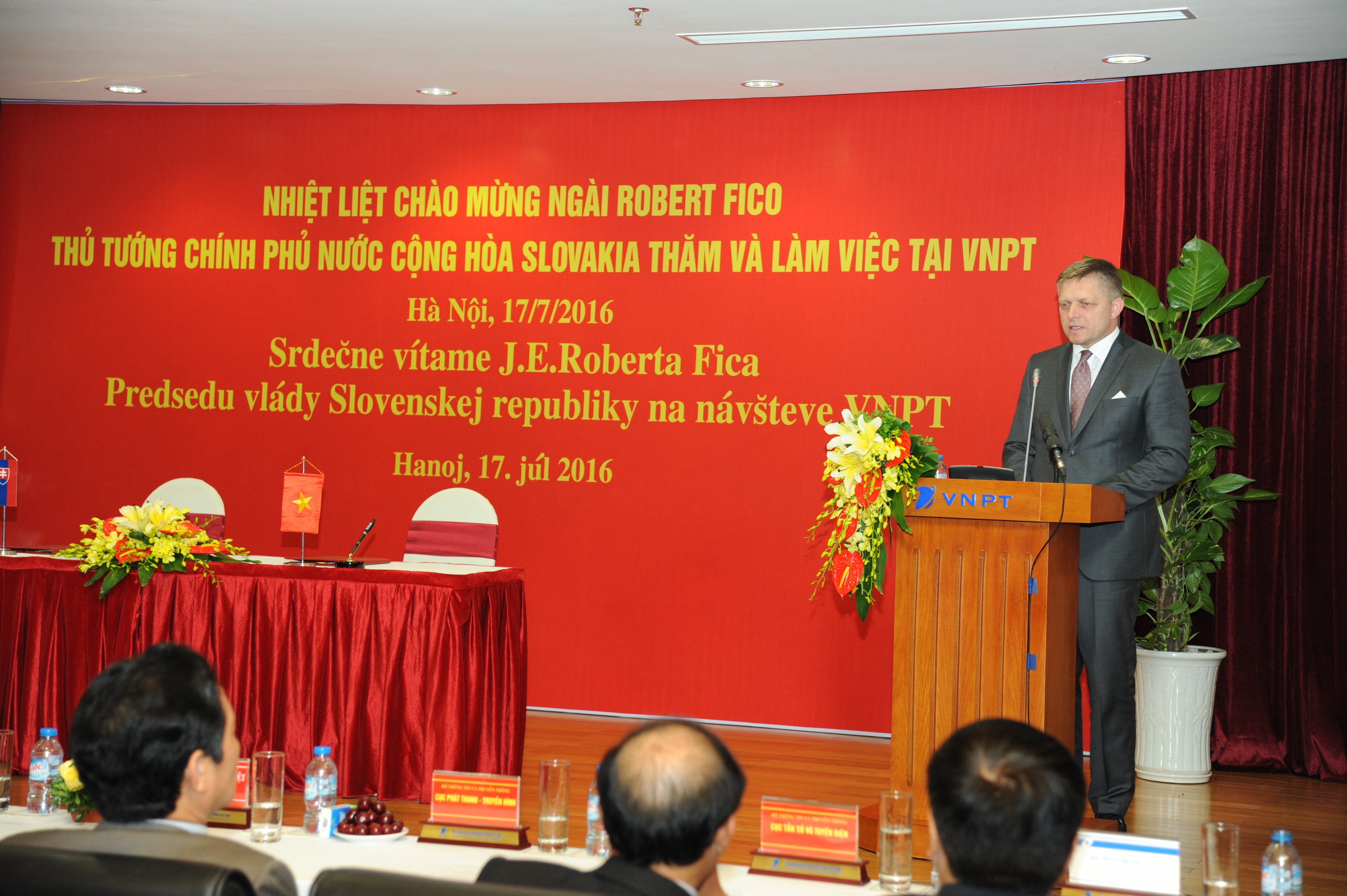 Thủ tướng Slovakia cho biết ông rất ấn tượng về sự thay đổi nhanh chóng của Việt Nam, đặc biệt là trong lĩnh vực Viễn thông - CNTT&TT. So với năm 2008, ngành ICT Việt Nam đã có sự phát triển vượt trội. 
