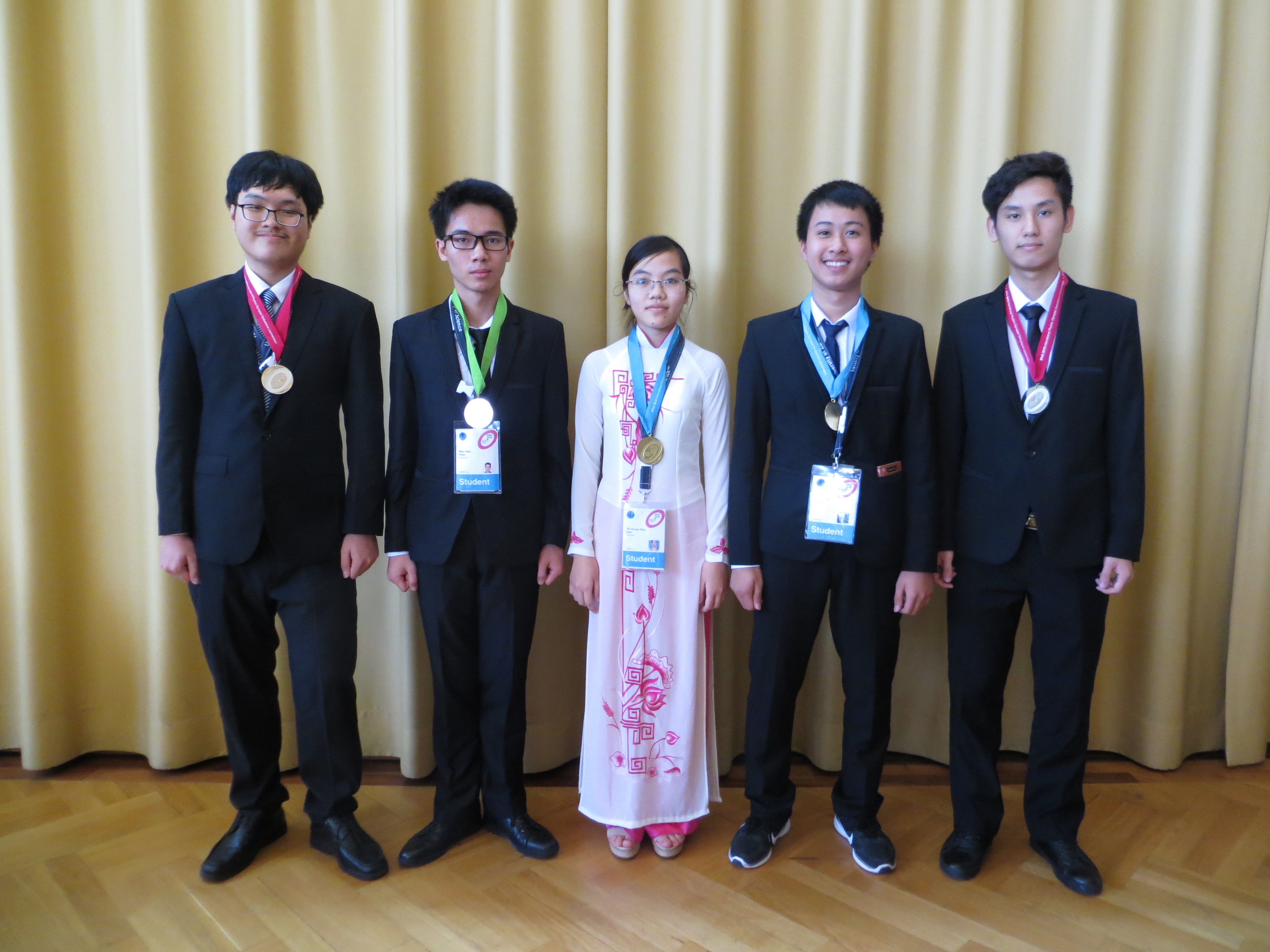 Việt Nam đoạt 2 huy chương Vàng Olympic Vật lý quốc tế 2016