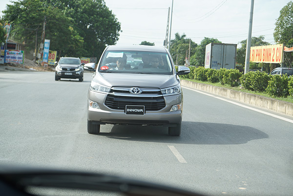 Toyota-Innova-2016_16.jpg