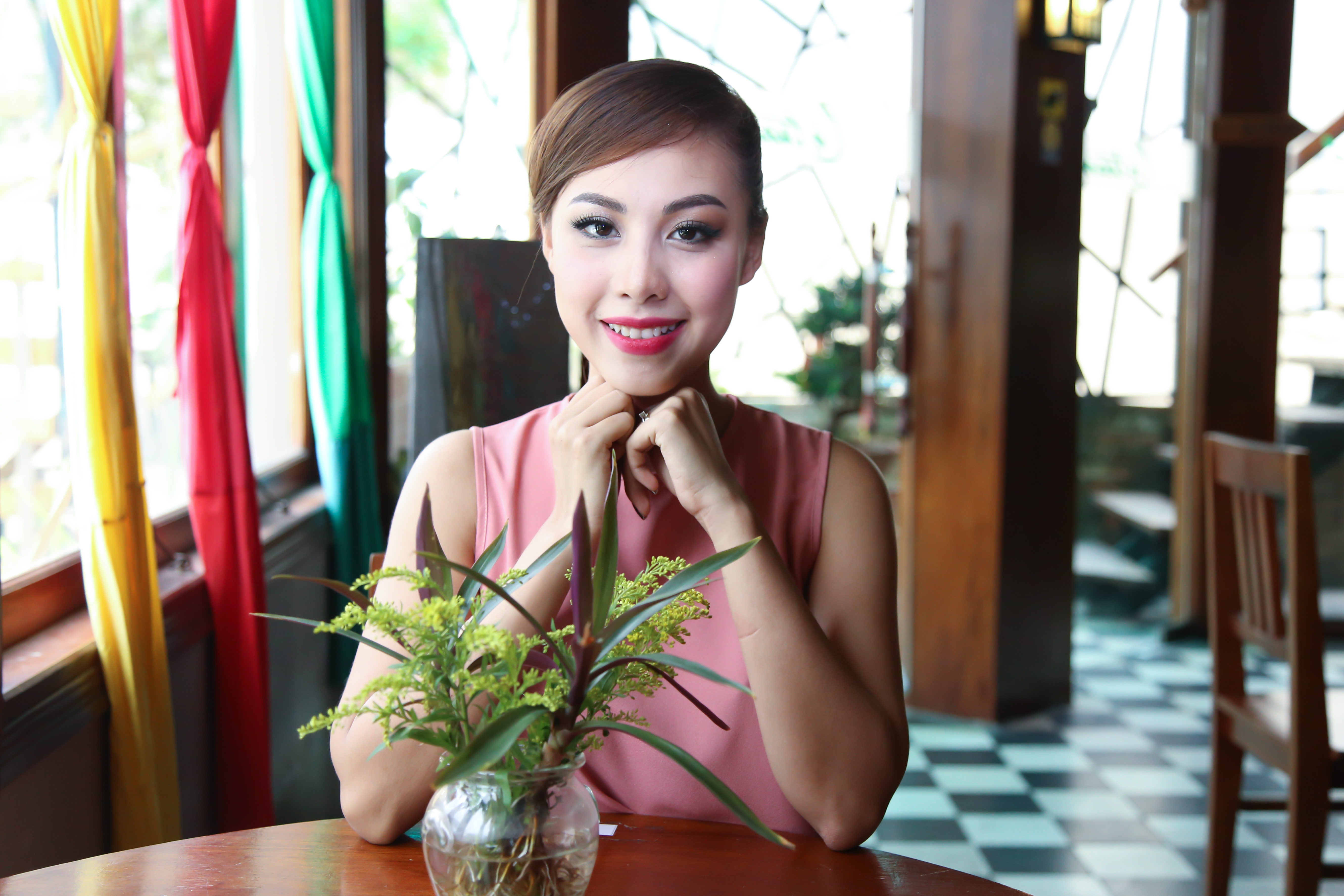 MC Đỗ Phương Thảo chuẩn bị lên đường tham dự Mrs.Universal 2016