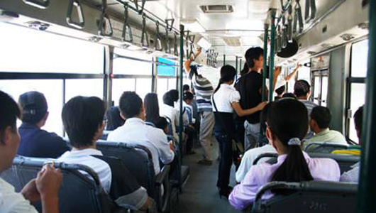 Nhân viên phục vụ xe khách, xe buýt bị phạt tiền nếu...