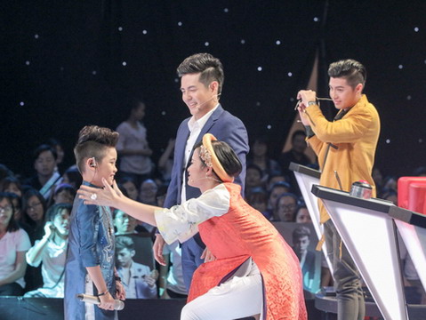 Giọng ca 'con nhà nghề' gây sốt ngay tập mở màn The Voice Kids