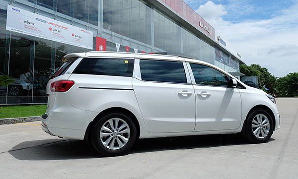 Kia Sedona có thiết kế rộng rãi, tiện nghi phù hợp với gia đình