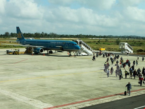 Máy bay Vietnam Airlines lại bị chiếu laser vào buồng lái