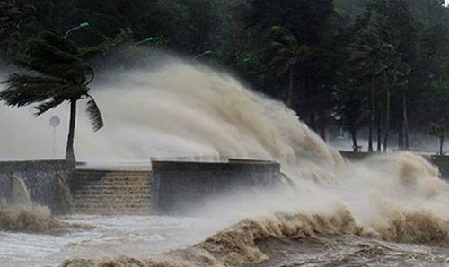 Sóng đánh bãi biển Đồ Sơn